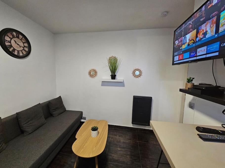 Appartement Proche Metro Paris Pantin Exterior photo